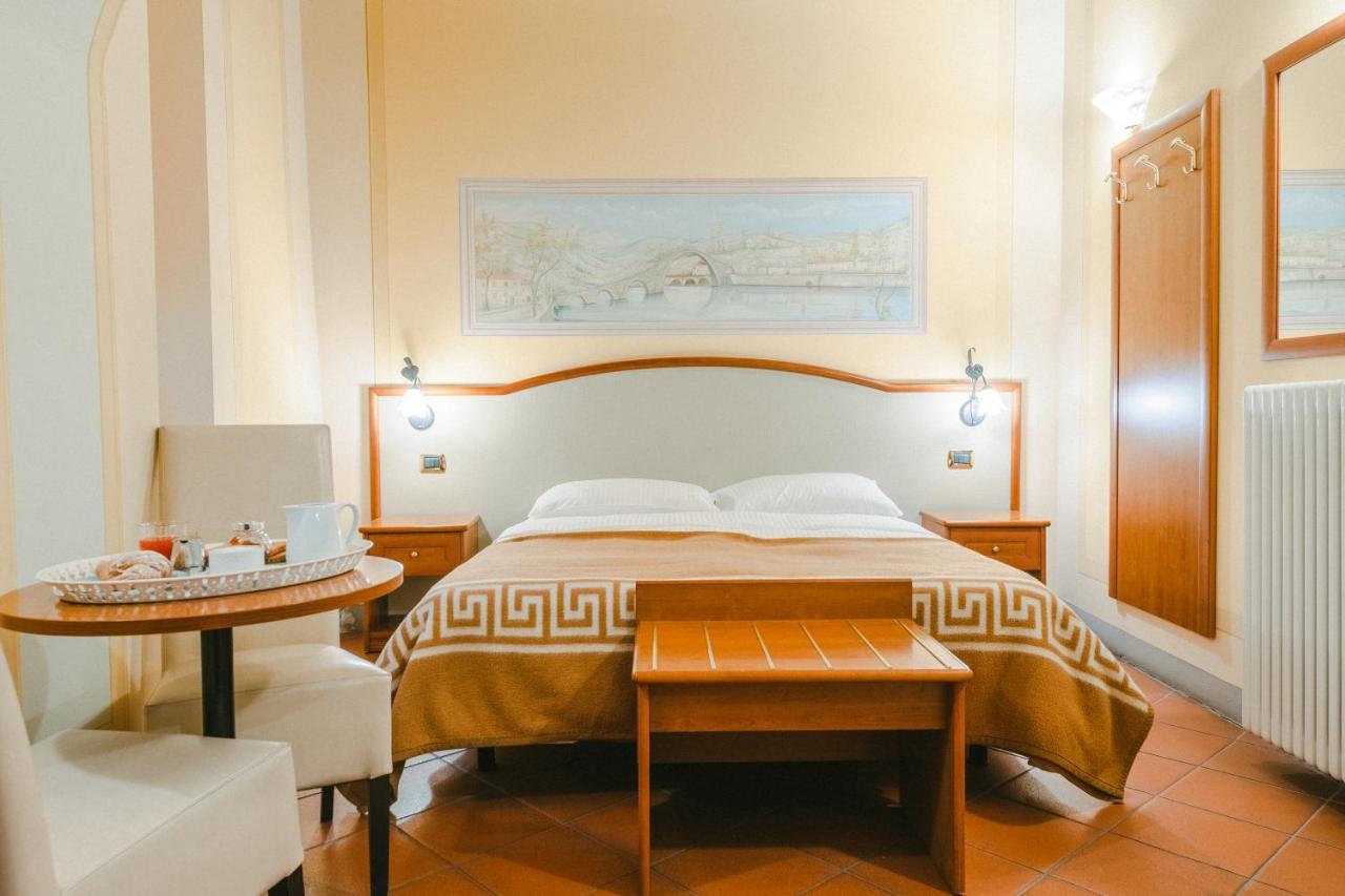 Bnb Dimora Dei Guelfi Lucca Exterior foto